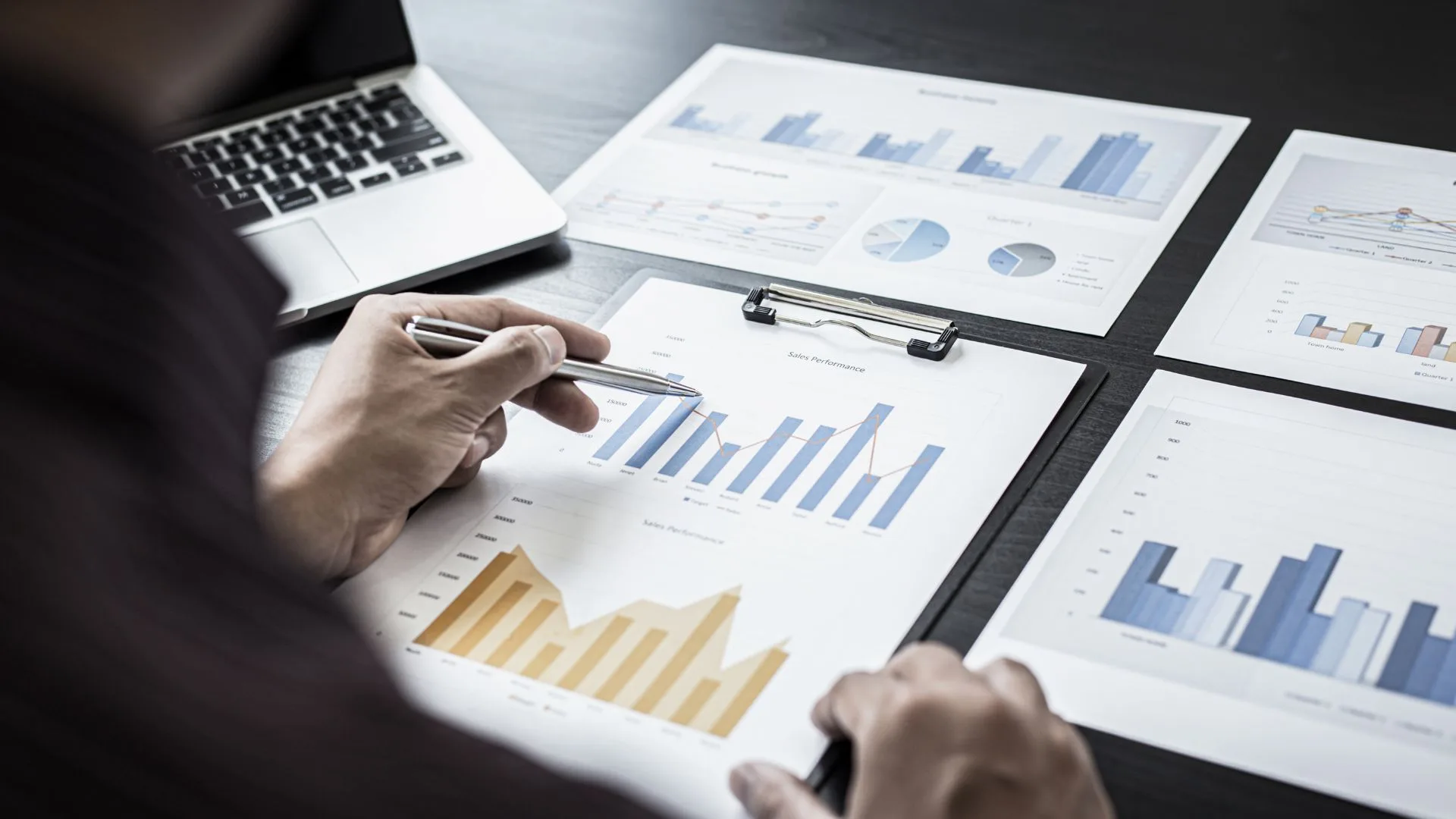 Competitive Analysis in Search Engines