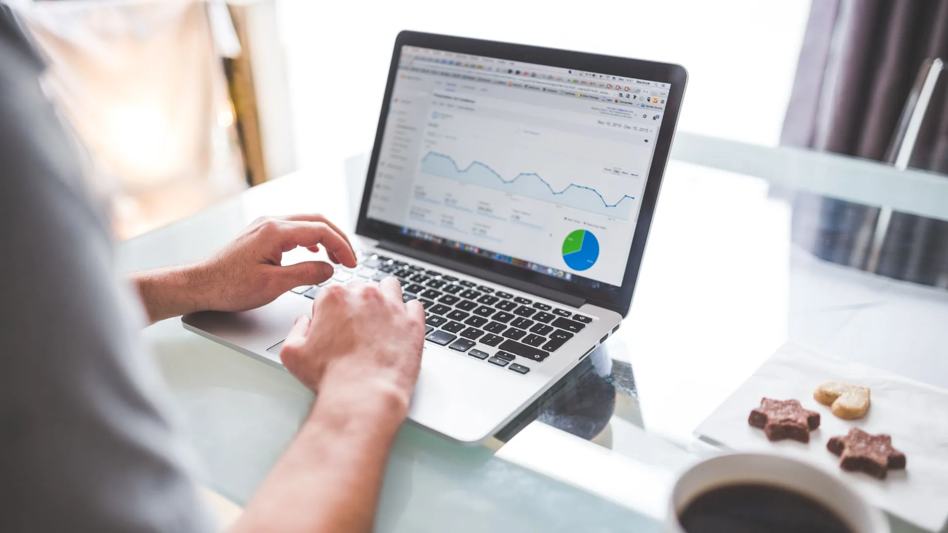 Competitive Analysis in Search Engines